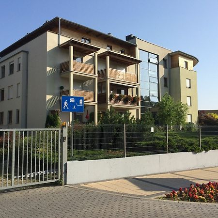 Apartament Pod Sosnami Ustka Exterior photo